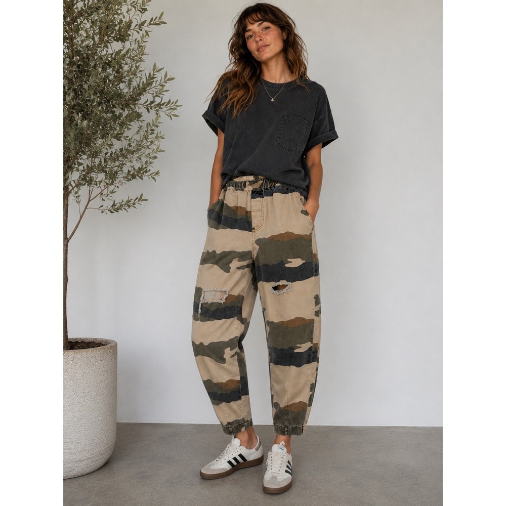 Easel Barrell Camo Distressed Jogger Pants Small Womens Camouflage